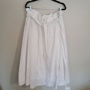 H & M 🍁Plus Size White Eyelet Skirt (NWT)
